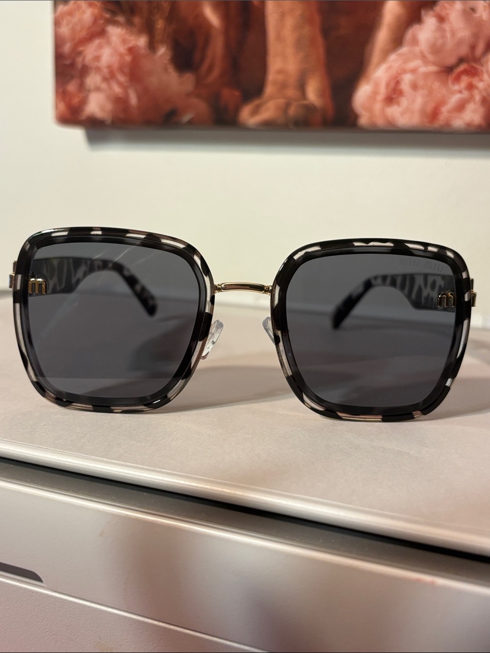 Square Tortoiseshell Sunglasses with Dark Gray Lenses